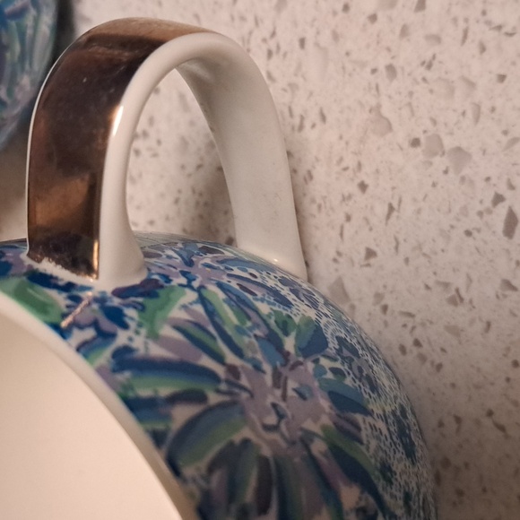 Used Set of 2 Lily Pulitzer mugs - Picture 2 of 7